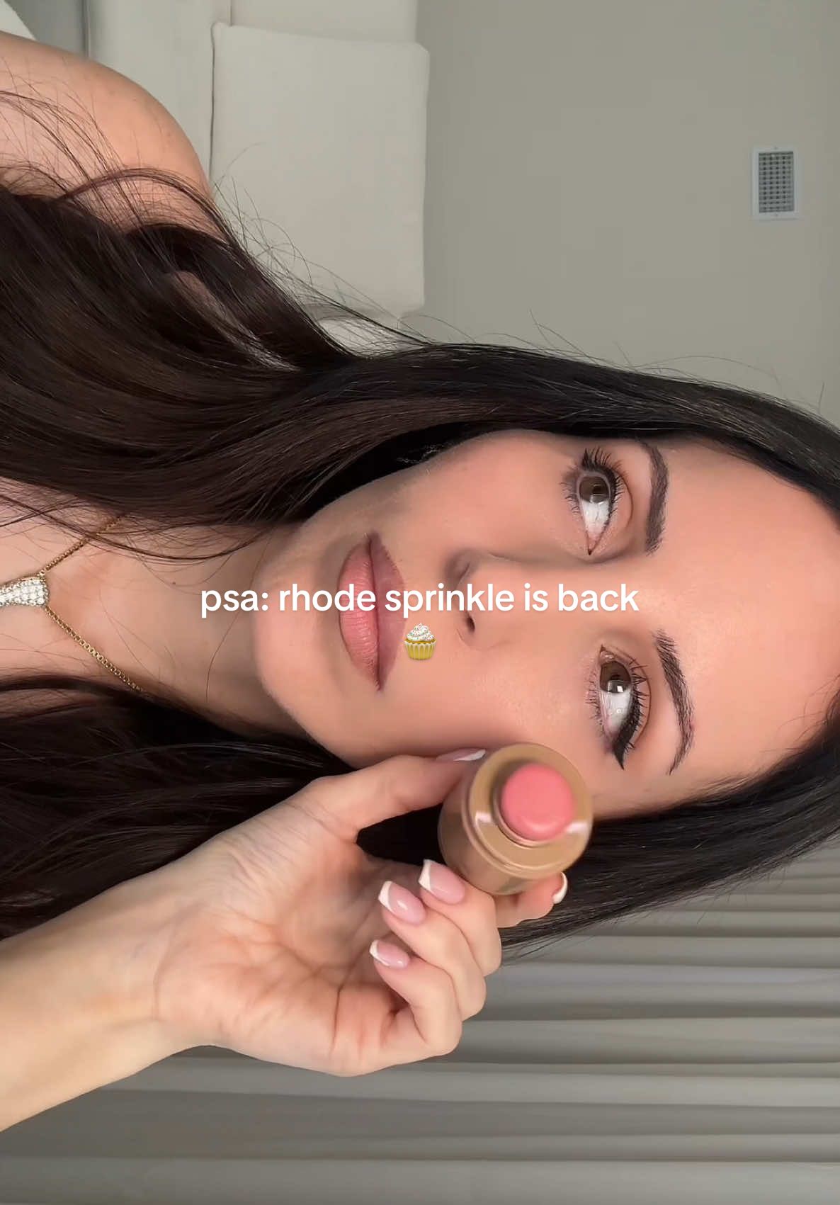 PSA: sprinkle pocket blush is officially back and here for good @rhode skin 🧁 the only pocket blush with shimmer in it #rhodeskin #haileybiebermakeup #creamblush #rhodepocketblush #sprinklepocketblush #summerblush 