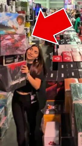 This interaction showcased our INSANE variety of anime mystery boxes as these friends wanted to take advantage of the buy 4 boxes get one for Surpise box free! #stylinboxes #blindbox #mysterybox #lvlupexpo #convention #anime #pokemon