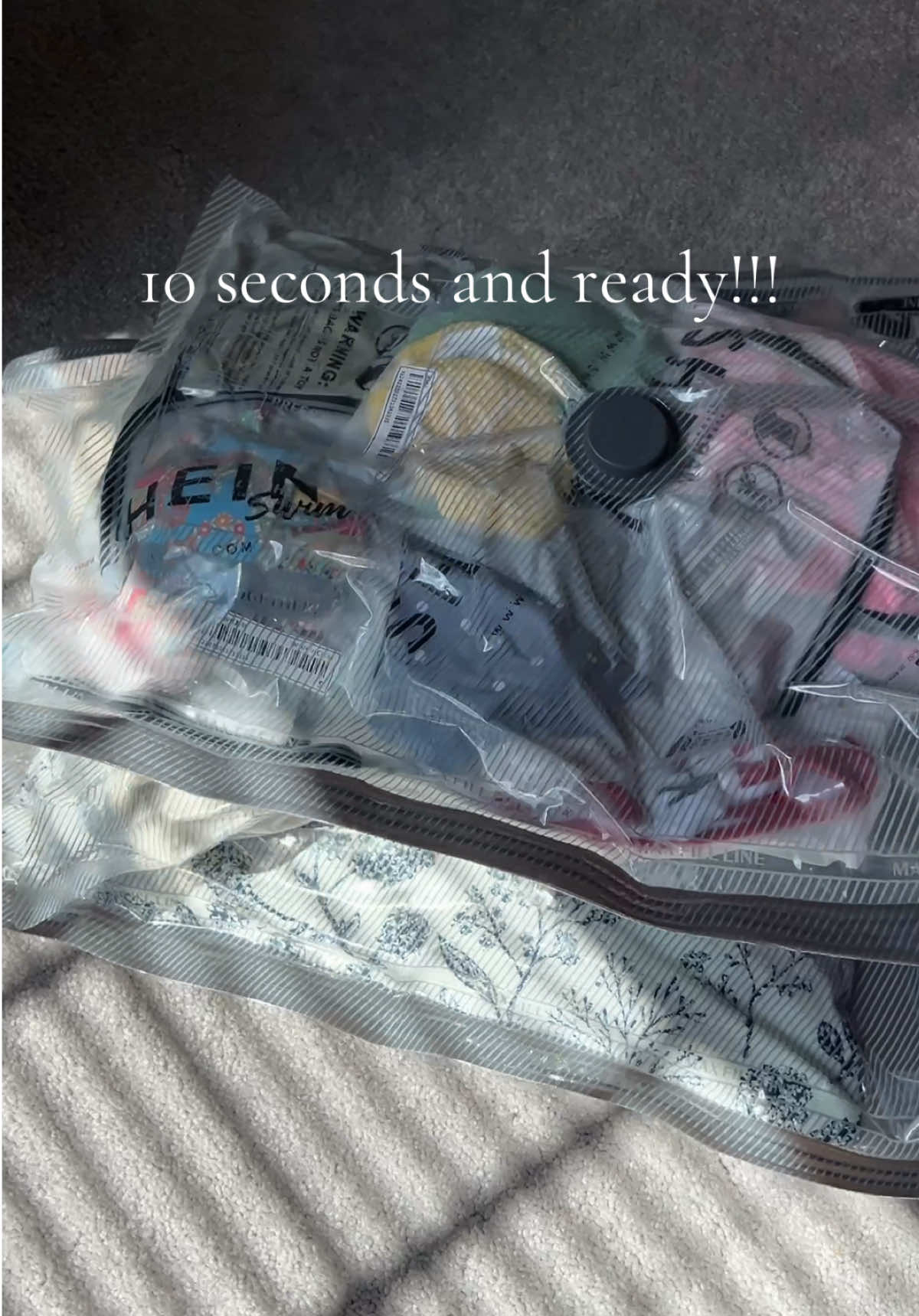 Save 50% space!!! FAST Vacuum Pump  #thebest #vacuum #storage #bags #mayis18 #magalimunoz #bolsas #storagebag #organizacion #Outdoorbag #Travelbag #Waterproof #ConSantanderConecto