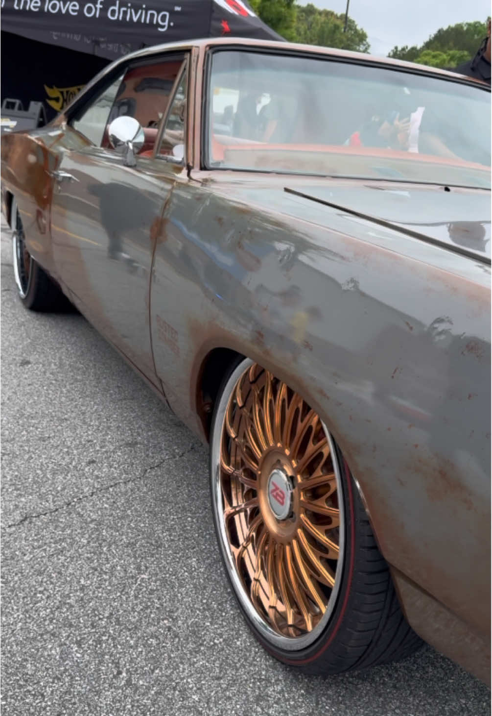 A few of my favs from the Atlanta Hot Wheels Tour…. I don’t post everything I do or everywhere I go but it’s always so many things to do in Atlanta and the surrounding areas. besides going out and eating, even though I love to do both of those things as well….  #classiccar #hotwheels #coolcars #carenthusiast #fordthunderbird #rarecars #lamborghini #roadster #liftedtruck #lambo #hotrod #fordclassic #oldschool #rodrun #smallblock #corvette #rallycar #rallywheels #stingray #hotwheelslegends 