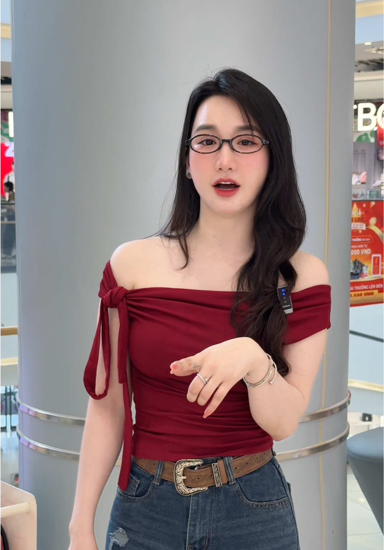 Bỏ chưa tới 100 mà có chiếc áo đẹp như này ạ, mua hàng kiểm tra hàng thoải mái nha bà con