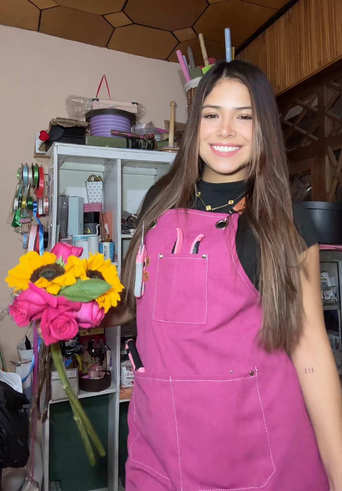 Hoy live 10:30 pm. Empezamos los pedidos del Día de la Madre 👩🏽 escríbanme 0983215556 y solicité el catálogo 😌 @Peace #diadelasmadres #flores #viral #fyp #xyzbcafypシ #regaloscañar #cañar_ecuador🇪🇨❤️ #cuenca #ecuador 