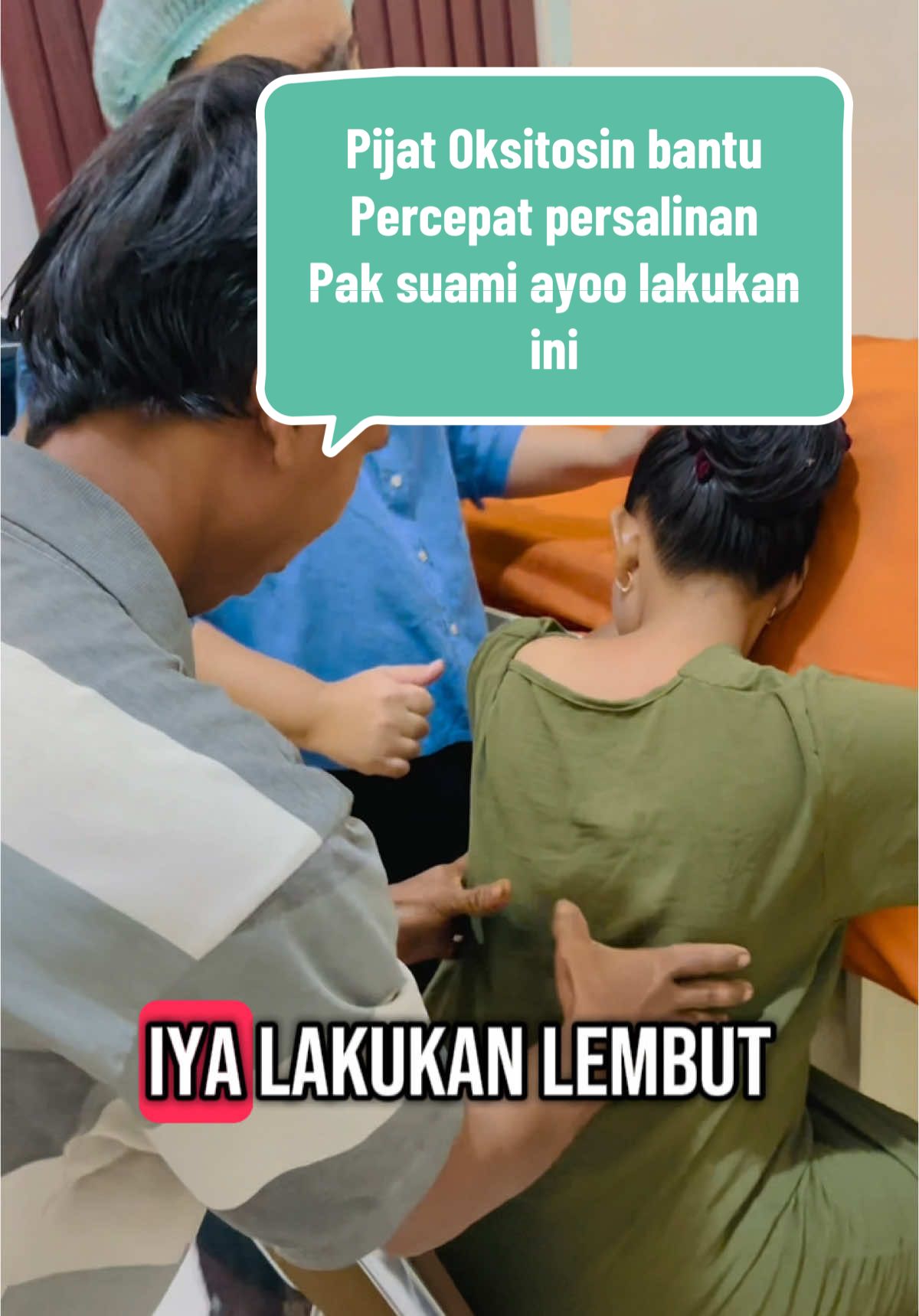 Lakukan pijatan oksitosin untuk percepat persalinan, libatkan suami saat melakukannya#bidanliamedan #bidanhitsmedan #bidanhits #hipnobirthingmedan #bidanviralmedan #yogaibuhamil #pijatokstiosin#pijatibuhamil#