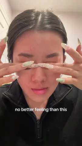 you don’t realize how amazing rubbing your eyes feel until you have lash clusters on :’) #lashclusters #lashclusterremoval #lashes #lashextensions #diylashes #diylashextensions #lashesathome 