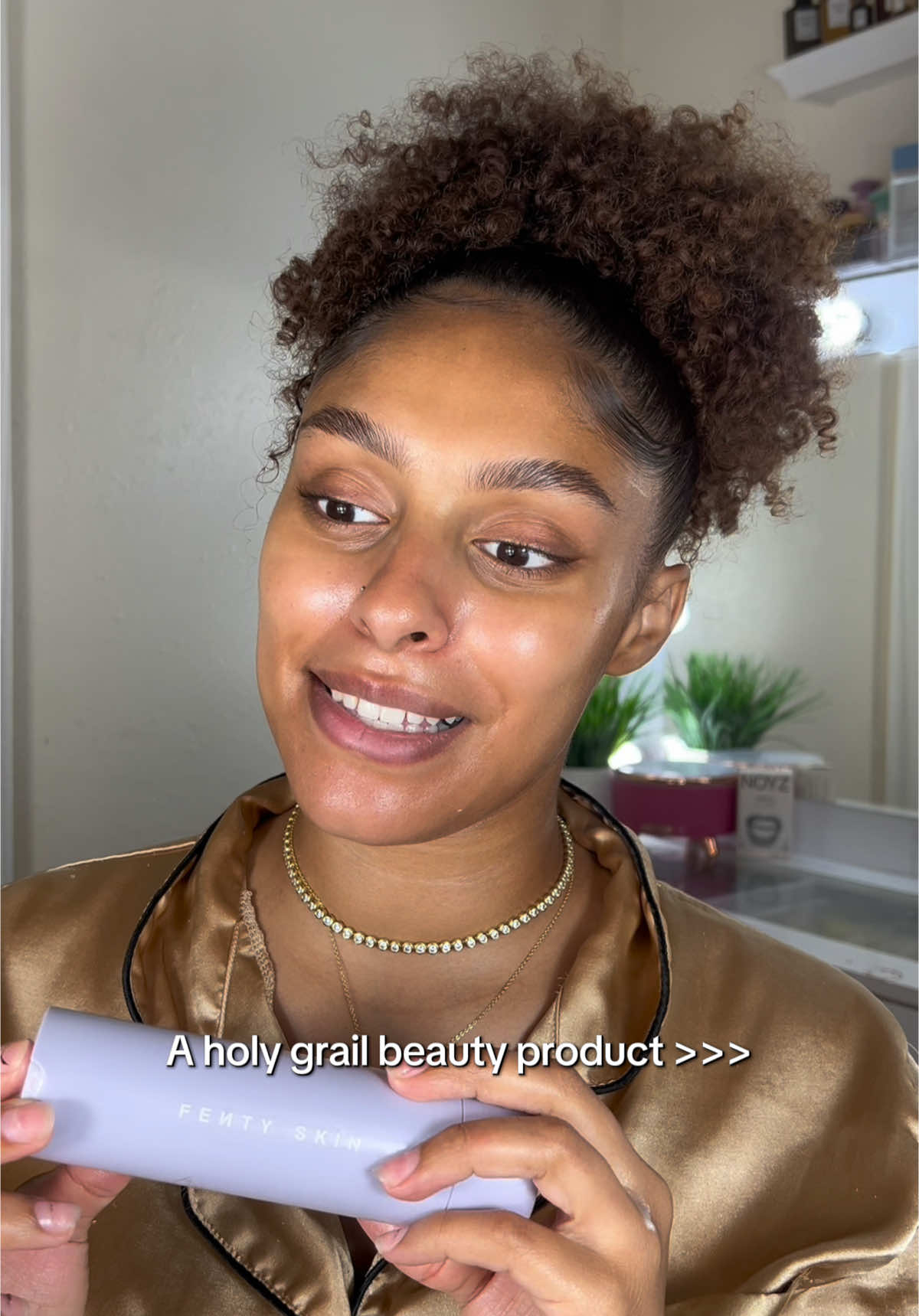 One of my holy grails 💕 @Fenty Skin  #fentyskin #holygrailproducts #holygrailmakeup #favoritemakeup #fentyskin #skinprep #glowyskin #gifted #fentyskinpartner #skinprepformakeup 
