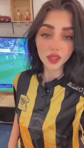 ✍️المقطع اللي شهر المشجعة الاتحادية الاسعة صوص وهو اول مقطع لها بالسوشل  ميديا💛✌️🖤
