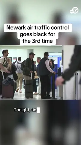 Another terrifying failure at Newark airport where radar screens at New Jersey's Newark Liberty International Airport went black again early Friday morning for 90 seconds. Incoming jets are unable to communicate when the radars and radios go down, causing planes to fly blind. This increases the chances of an accident. The White House said it hopes to have a quick fix by the end of summer. #newark #newarkairport #newarknj #atc #airtrafficcontrol #failure #fyp #fypシ #abc7newsbayarea 