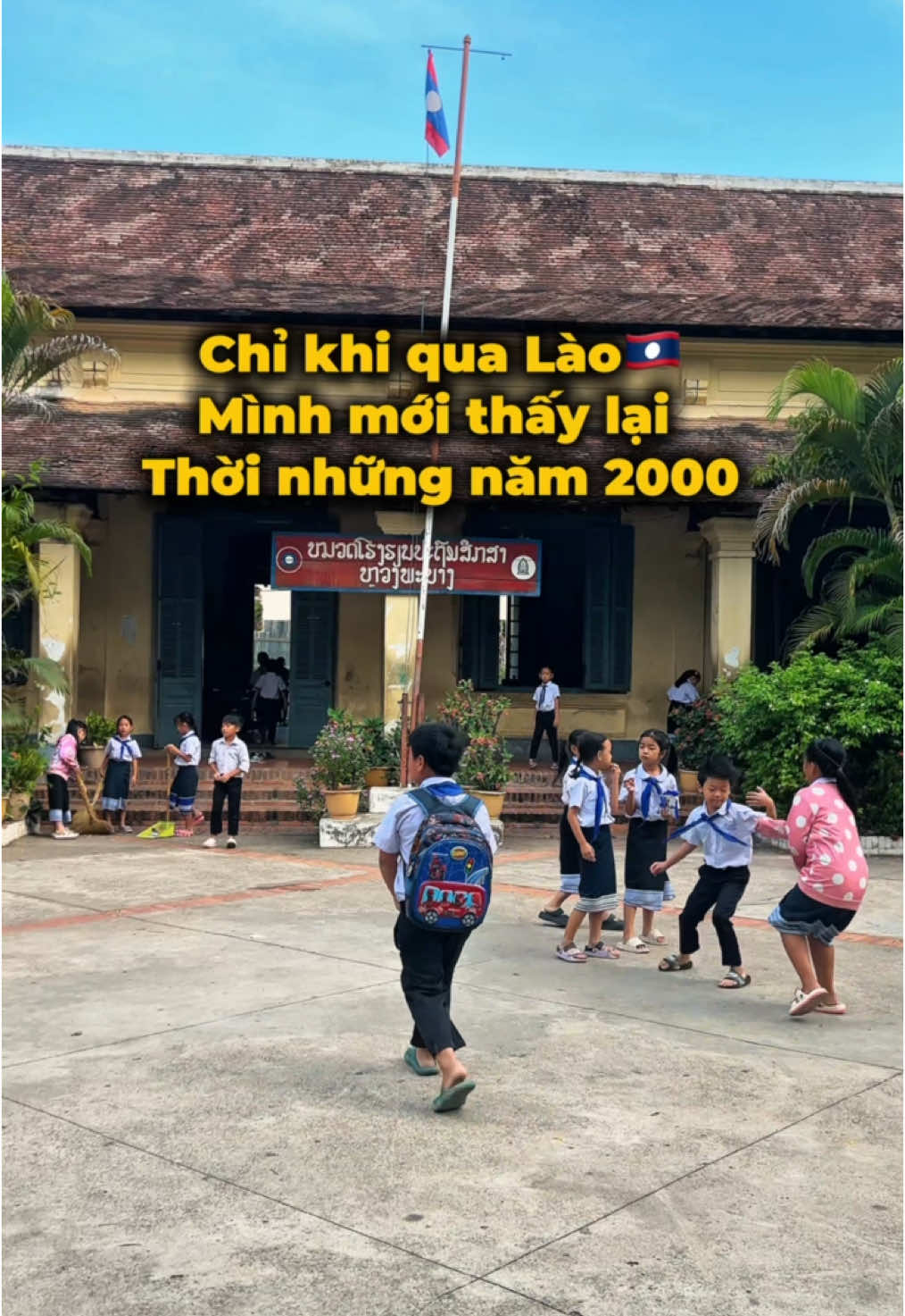 Qua Lào như được nhìn thấy những ngày tháng tuổi thơ, có ai giống mình không ạ?. #laos #laos🇱🇦 #reviewlaos #dulichlao #luangprabang #trovetuoitho #dicungyang 