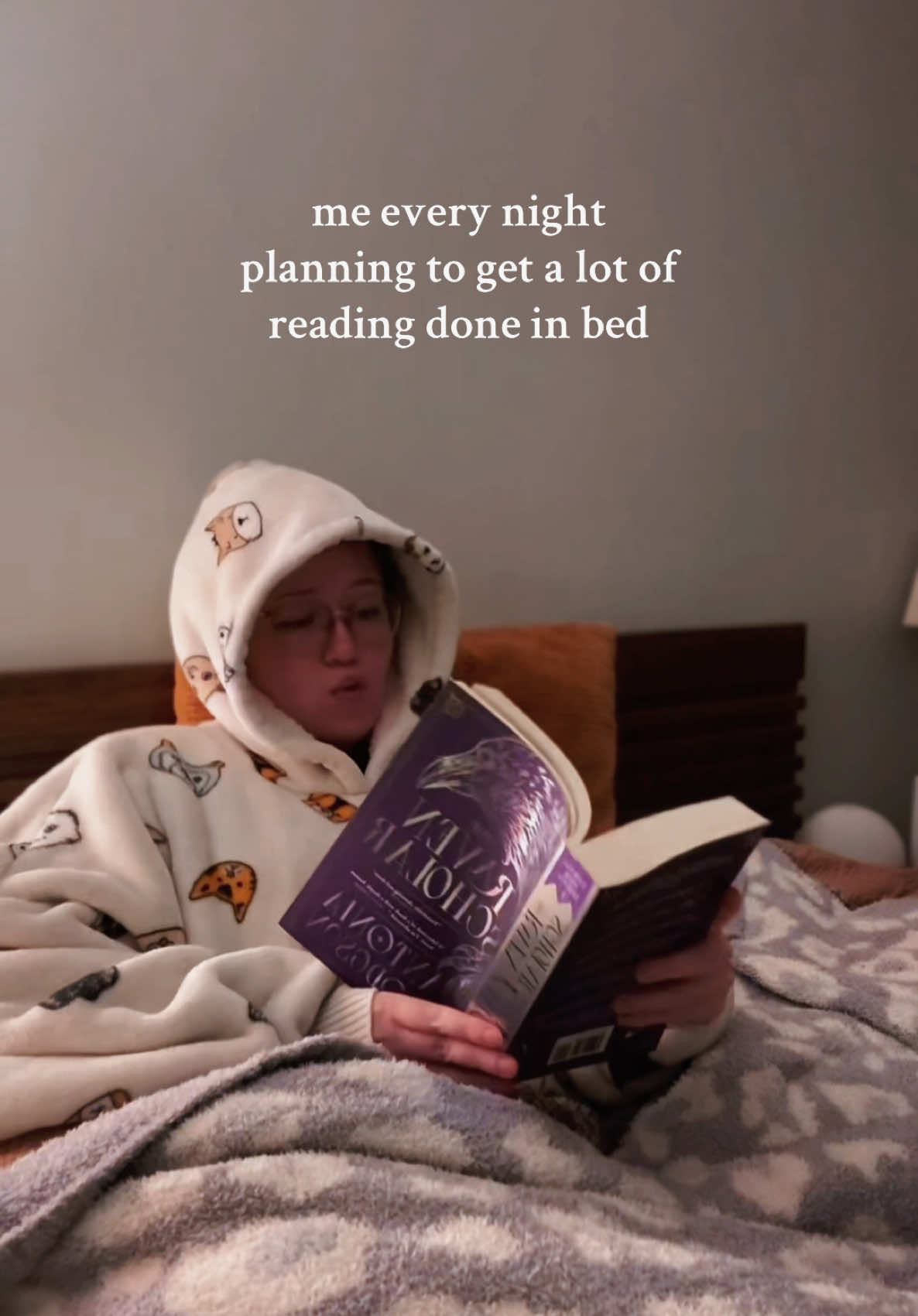 EVERY. NIGHT. are you able to read in bed or are you cursed like me? 😩😂 #bookcontent #bookcommunity #relatablebooktok #readinginbed 