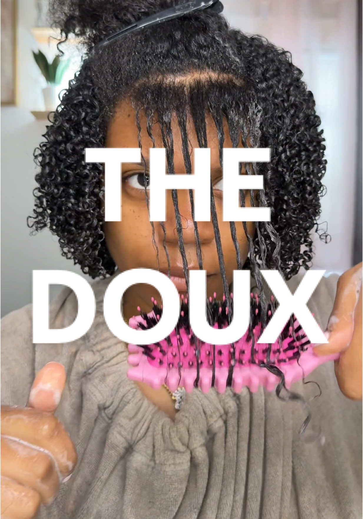 @The Doux Hair Care I’ve been using on this brand for a minute now ! Since I’ve gotten more comfortable with learning my natural hair I can appreciate how good this product is 😩. What’s your favorite product by them?  - #WashAndGo #MousseOnly #OneProductChallenge #CurlyHairRoutine #NaturalHairTok #BounceCurlBrush #CoilyHairLove #thedoux #thedouxmousse 