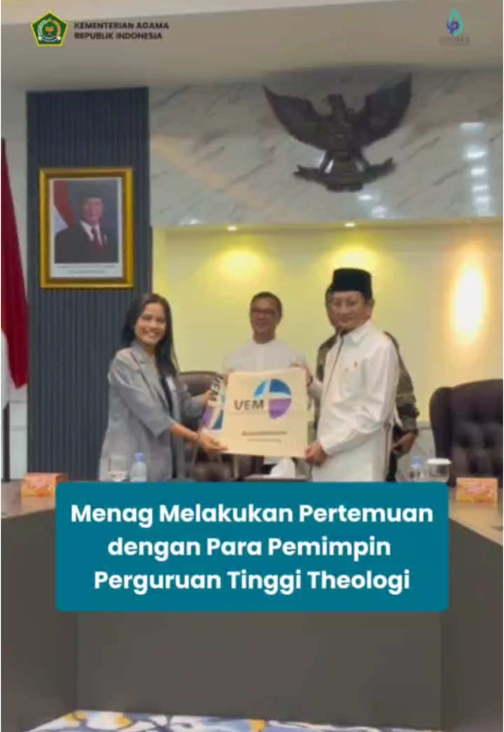 Menag Nasaruddin Umar ajak perguruan tinggi teologi kembangkan ekoteologi berbasis cinta. Menurut Menag, relasi manusia, alam, dan Tuhan harus dibangun dengan kasih, bukan kebencian. Nah, bagaimana menurut Sahabat Religi? Tulis pendapatmu di kolom komentar, ya!  #Ekoteologi #Teologi #KurikulumCinta 