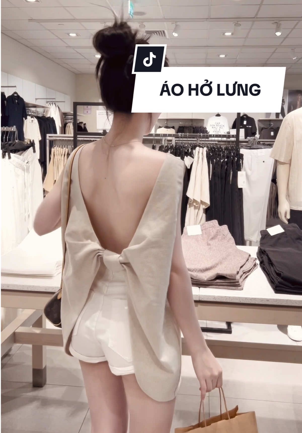 Áo hơi xinhh nha mấy bà 🫶🏻 #xuhuong #fyp #vairal #thoitrang #oufit #aoholung #áonơhởlưng 