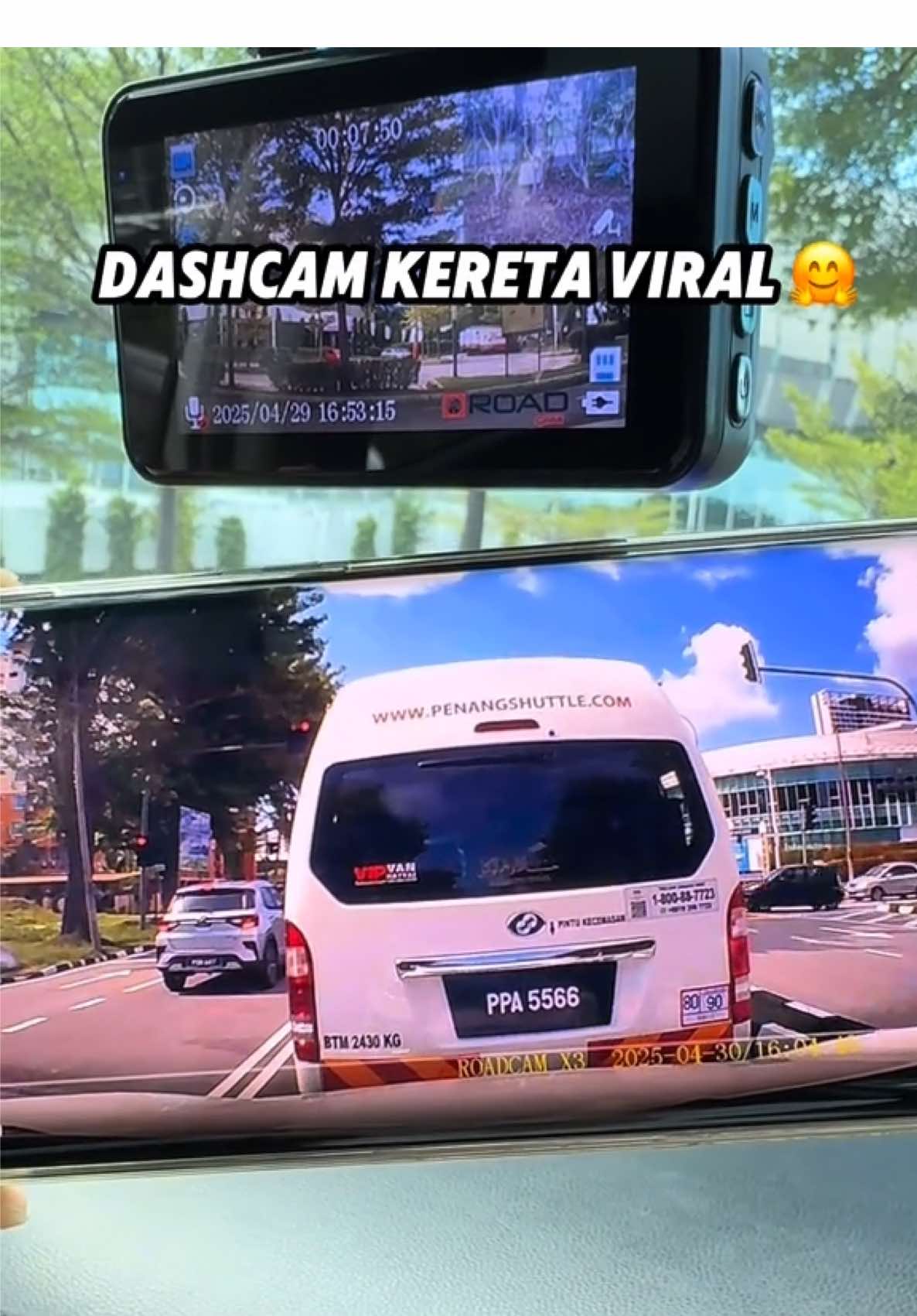 DASHCAM BAGUS TAPI MURAH!!  Dashcam kereta Viral dari ROADCAM X3🤩 Ada fungsi2 yg menarik dan harga berbaloi juga! Dashcam nie datang dengan 2 kamera, ada fungsi WIFI, rakam suara, auto delete dan fungsi parking monitor! Memang rekemen korang pasang dashcam nie bole sebagau SAKSI dalam kereta kita!  Senang nak buat report police atau claim insurance sekiranya berlaku kemalangan. #dashcam #dashcamvideos #dashcamkereta #dashcamviral #dashcamwifi #dashcamdepanbelakang #kereta #dashcamkeretaviral #kemalangan #saksi #roadcam #roadcamx3 