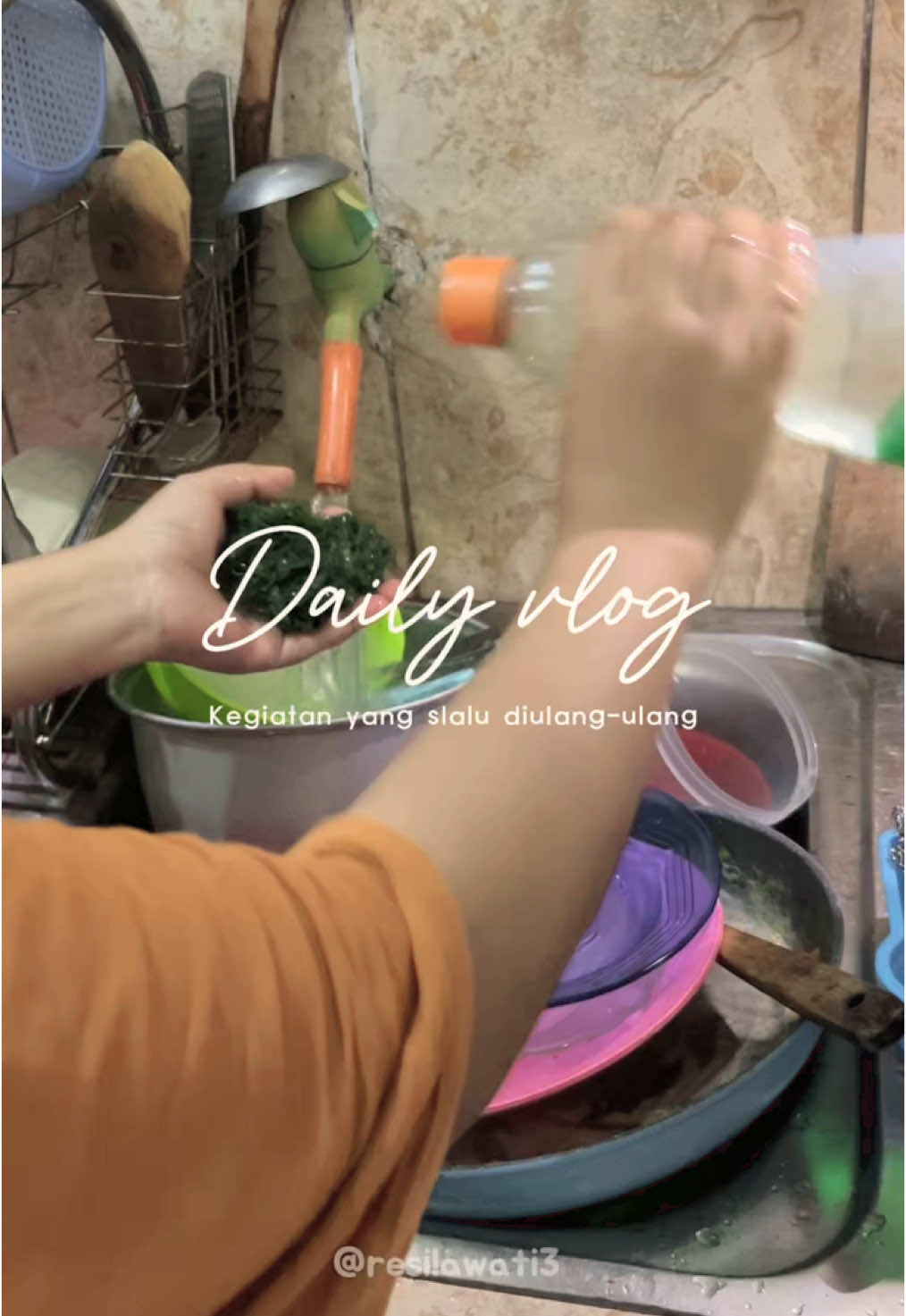 Setiap manusia itu tidak ada yg sempurna 🙂 #dailyvlog #cucipiring #nasehatdiri #manusiatidakadayangsempurna #minivlog #iburumahtangga 
