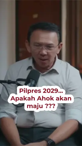Pemilu/Pilpres 2029 | Ahok maju ...??? | by @malakaproject.id @basukitp --- Kemungkinan Basuki Tjahaja Purnama (Ahok) mencalonkan diri sebagai presiden di tahun 2029 bergantung pada beberapa faktor politik, hukum, dan sosial. Analisis secara realistis: ✅ Peluang Ahok untuk Maju Pilpres 2029 1. Legalitas dan Syarat Konstitusional Memenuhi syarat: Ahok masih memenuhi syarat usia dan kewarganegaraan. Status sebagai mantan narapidana (kasus penistaan agama) tidak secara otomatis menghalangi, asalkan telah selesai menjalani hukuman dan tidak terkait korupsi atau makar. Namun, secara politik, hal ini bisa jadi beban elektabilitas di kalangan pemilih konservatif. 2. Elektabilitas dan Citra Publik Citra keras, tegas, dan anti-korupsi bisa menarik pemilih perkotaan dan kelas menengah rasional. Namun, resistensi dari kelompok agama konservatif masih tinggi, terutama akibat kasus 2017. Nama Ahok masih dikenal luas, tetapi elektabilitas mentok di sejumlah survei (per 2024) di bawah 10%. 3. Dukungan Partai Ahok adalah kader PDIP, tapi bukan figur inti partai saat ini. PDIP kemungkinan akan mendorong figur baru (seperti anak Megawati: Puan Maharani). Jika PDIP tidak mendukung Ahok, maka dia harus mencari kendaraan politik alternatif, yang tidak mudah. 4. Iklim Politik 2029 Jika ada pergeseran generasi pemilih muda yang lebih rasional dan toleran, Ahok bisa mendapat momentum baru. Namun jika polarisasi identitas masih kuat, maka kampanye Ahok berisiko memicu resistensi besar. 5. Figur Alternatif yang Lebih Kuat Banyak tokoh muda bermunculan seperti Anies Baswedan, Ridwan Kamil, Erick Thohir, Ganjar Pranowo, bahkan Prabowo jika masih bermain. Persaingan akan ketat. ============== Figur 