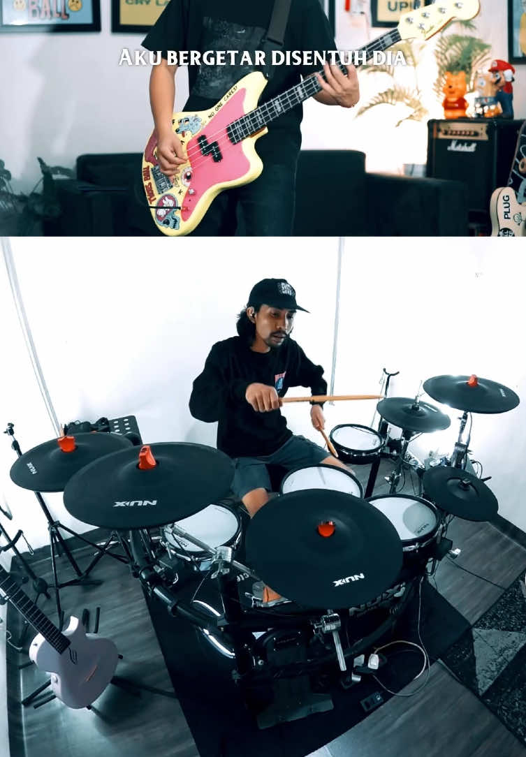 Absen.Sampe mana videonya gess? Kita getarkan gess 🥶 full ramaikan Yutube ❤️‍🔥 #st12 #putriiklan #putriiklanst12 #poppunk #musikviral #fyp #fypシ゚ 