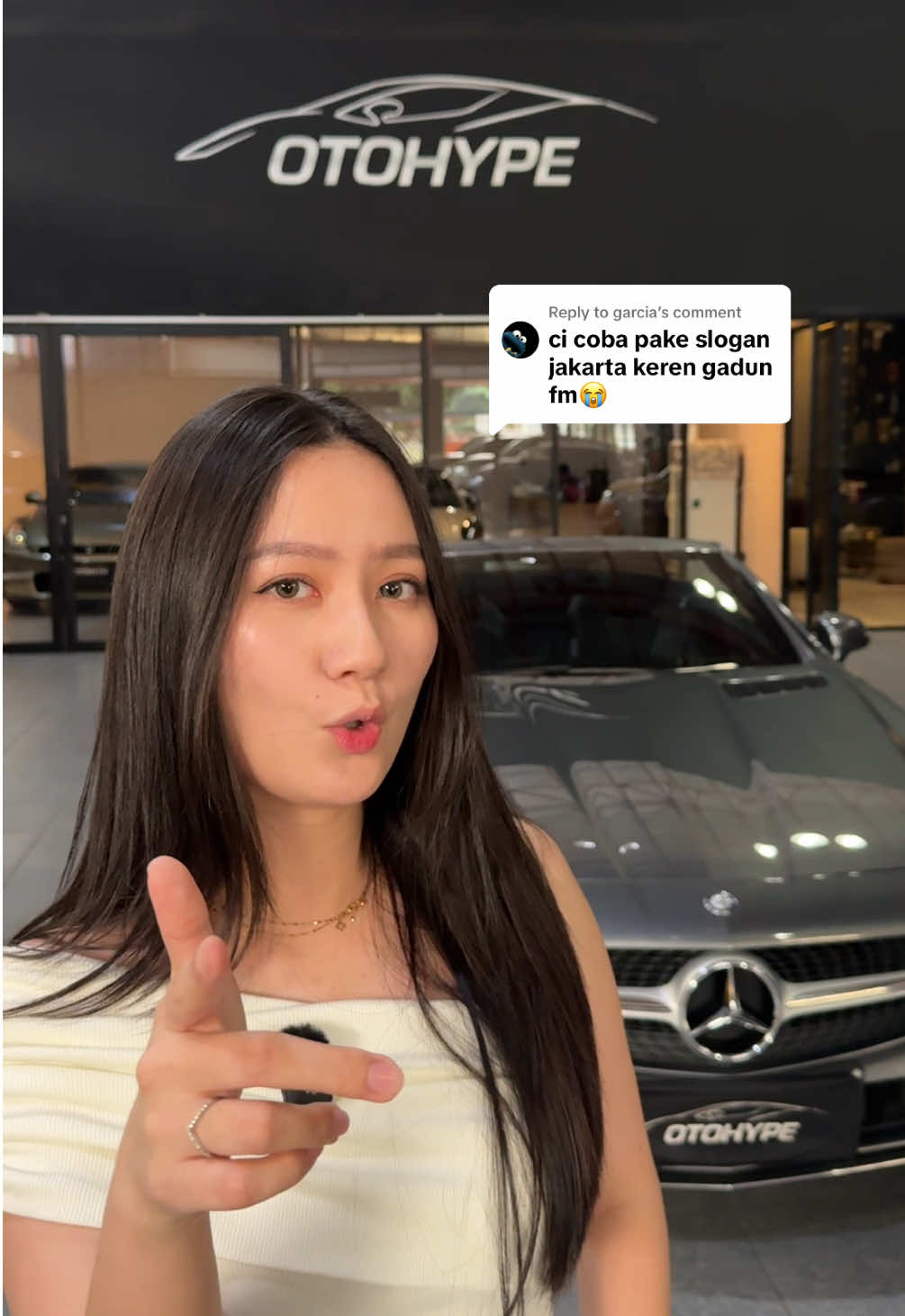 Replying to @garcia Jakarta keren untuk yang punya mobil convertible 😜 #mercedes #slc200 #mercedesbenz #convertible 