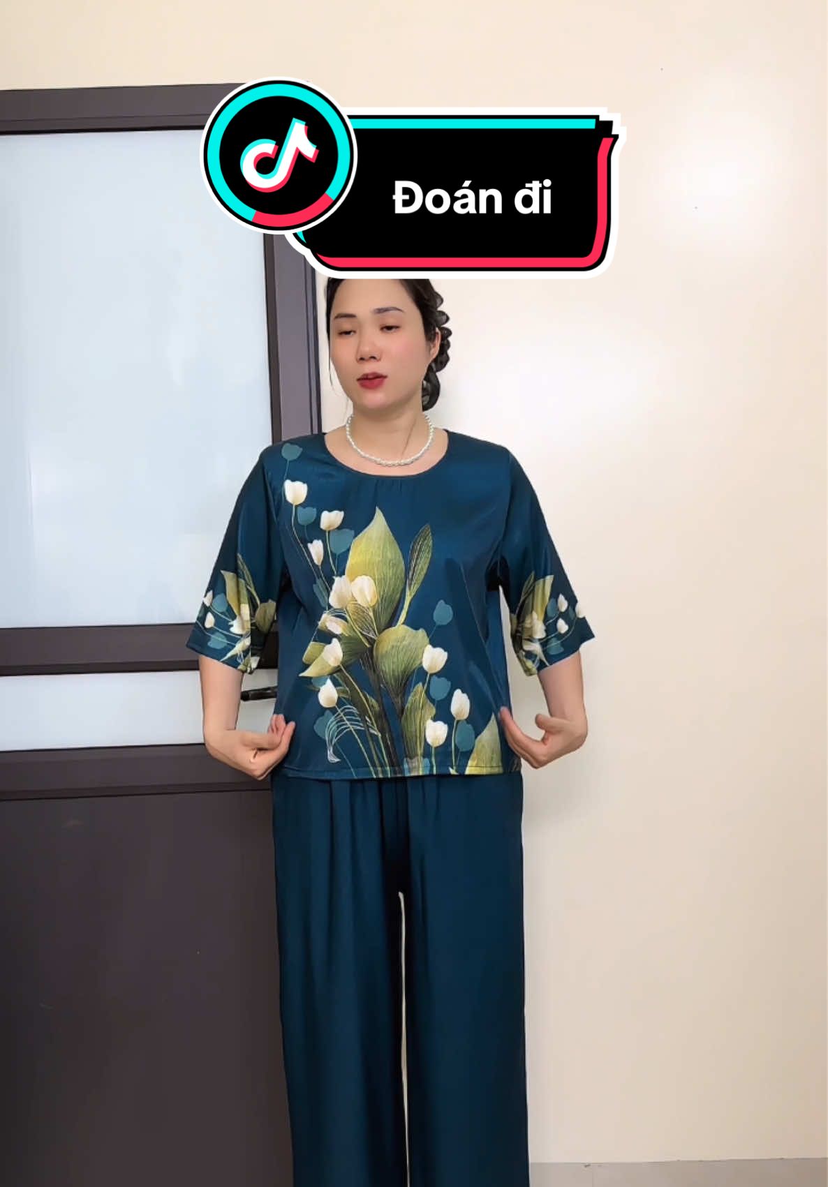Các chi. Thấy sang không .mẹ em thích phom đang kiểu này #xuhuong #xuhuongtiktok #mẹ #bodotrungnien #thoitrangnu #quanaotrungnien #thoitrangtrungnien #lanlanday 