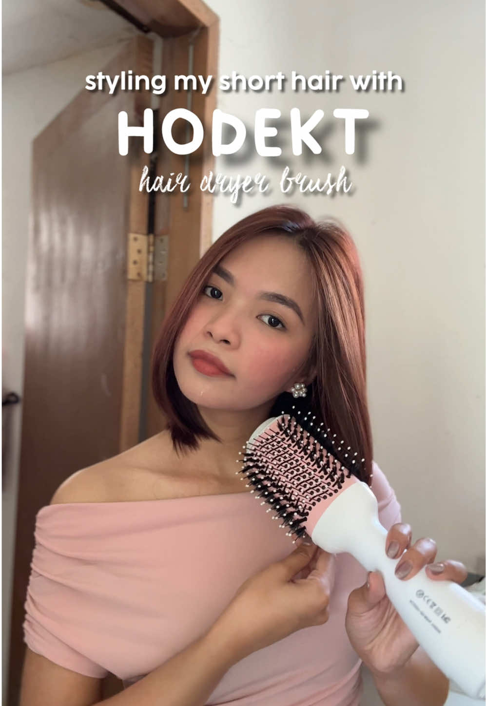 ↖️ hindi to pumuputok guys and this is the perfect hair dryer brush to achieve a volume and bouncy hair, get yours na @hodekt_ph_official 🌸🎀💖 #hodekt #hodektph #HODEKT #hodekthairbrush #hairdryerbrush #shorthair #hairdryer #shorthairstyle #howistylemyhair #blowerbrush #brushblower #straighteninghair #hodektglobalph 