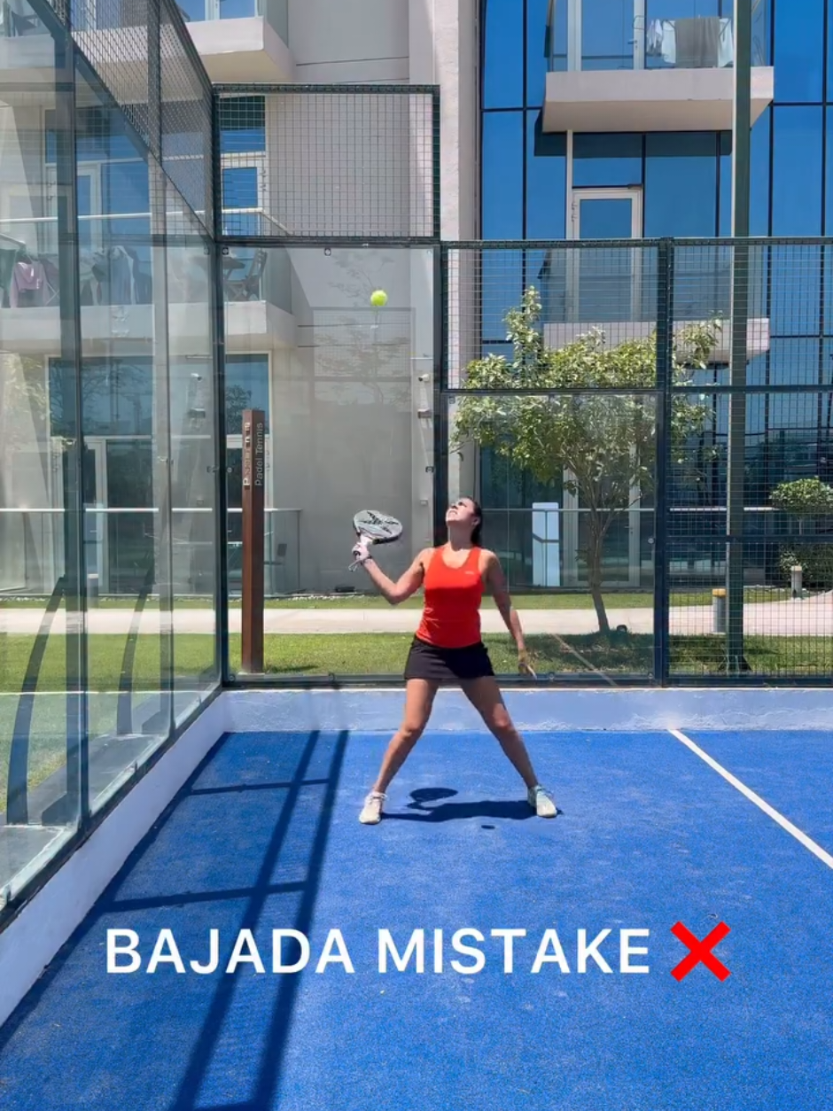 If you're hitting your bajada behind your body it means that your timing and positioning are off. ❌😬 Let the ball pass your body and hit at that point and follow through. ✅💪🏽 1. Position yourself correctly 2. Adjust your footwoork 3. Focus on contact point 4. Use a controlled swing  @aleriaspadelcoach 🎥 #padelmania #padelspain #lovepadel #padeltips #padelworld #padelgirl #worldpadeltour #padelpro #padelitalia #padelsweden #padeltennis #padelroma #padelusa #padeladdict #padel #padelmexico #padelargentina #padeldubai #padeltennis #premierpadel #padelfip #playpadel #padeltraining #pádel #instapadel #padellovers #padeltime #padellove