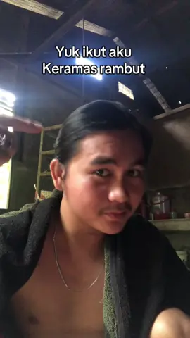 Tuh yang minta konten keramas rambut dan spill Shampo #gondrongtiktok #rambutgondrong #fyp #janganlupakeramas 