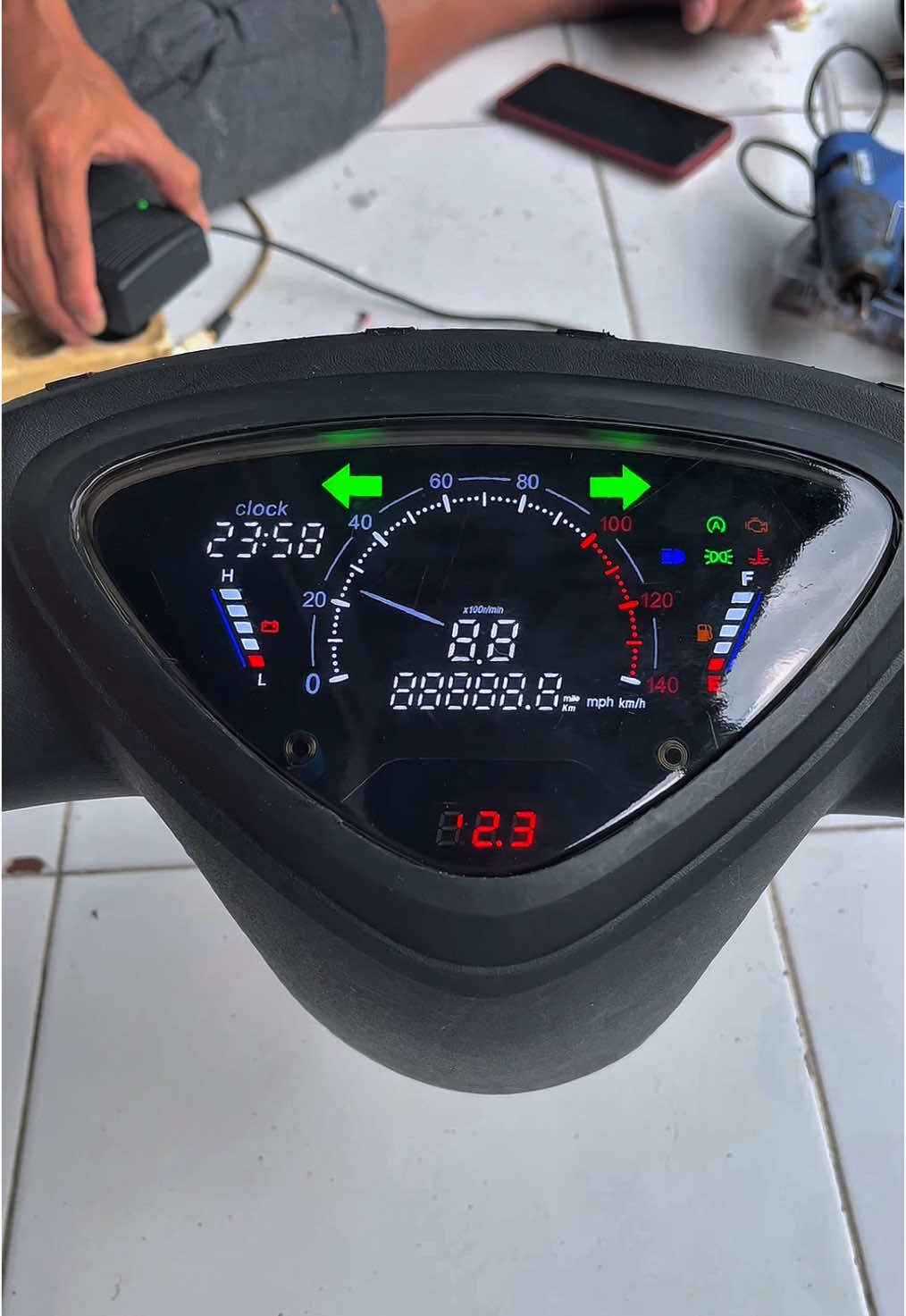 SPEDOMETER DIGITAL YAMAHA MIO SPORTY MIO SMILE 😁🫵 Kabel body dan socketnya sudah pnp tinggal colok aja, tersedia varian sensor magnet dan gear box  Info dan pemesanan silahkan hubungi kontak admin di bio ya 🤙😎 #speedometer #speedometerdigital #mio #miosporty #miosmile #miosmilemodifikasi #miosmileindonesia 