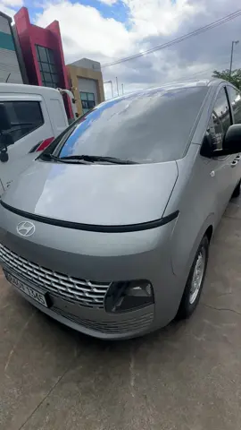 Staria 2025. Uớc mơ 1 em 9 chỗ