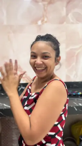 Ela gostou da cozinha 