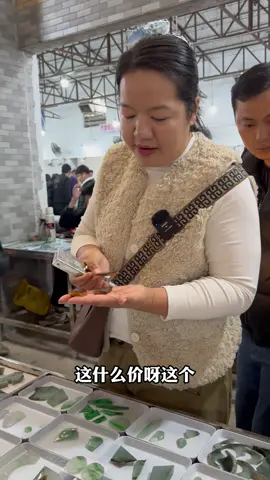 俏色巧雕 儒释道#手艺人 #翡翠雕刻 #翡翠定制 #jade #jewelry 