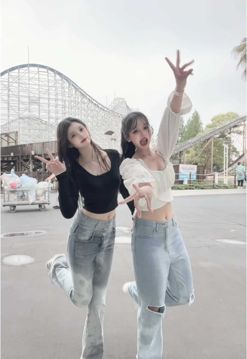 ナガシマスパーランドの水しぶきのジェットコースターカッパ無しで乗ったらベッタベタになりました。☔️💦 #おすすめ #08 #07 #シュート・ザ・シュート #ナガシマスパーランド #fyp #流行り #ljk #ljkの素敵な思い出 #jk #ジェットコースター