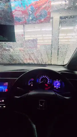 ตากฝนขึ้นรถ หนาวชิบหายย  #gkดิว่ะ  #honda #jazzgk5 #fyp 