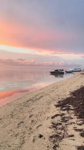 Sunsetting in Indonesia #giliair #giliislands 