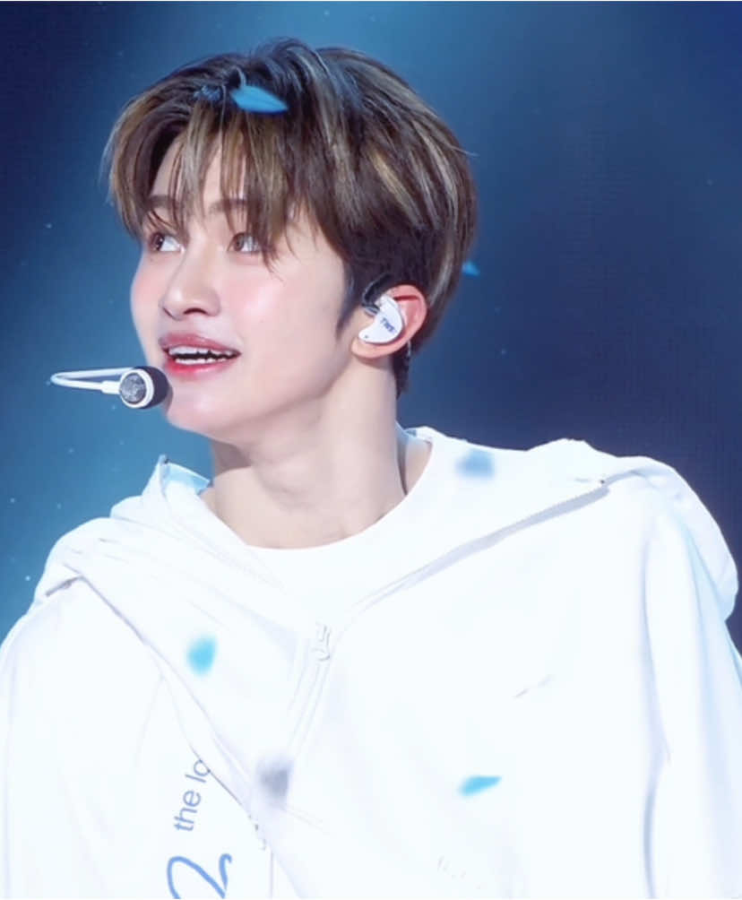 the confetti is a paid actor, jihoon is so pretty.. |  #tws #투어스 #jihoon #hanjihoon #한지훈 