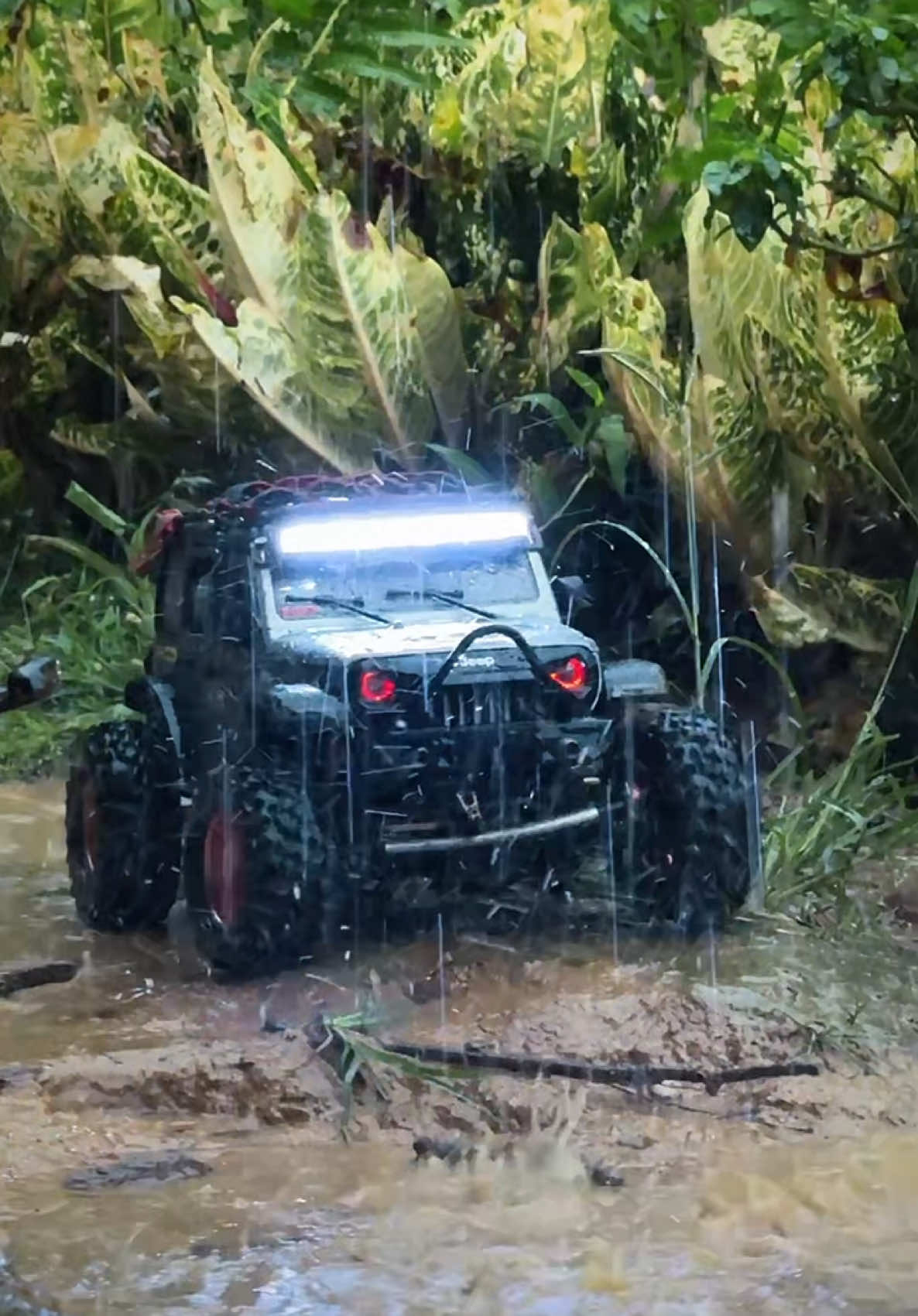 Sinematik hujan #fypシ゚ #offroad #laguviral #adventure #rcinjora #mn128 