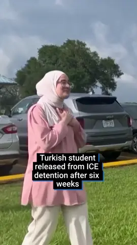 This is the moment Rumeysa Ozturk, a Tufts University student from Turkey, was released after spending more than six weeks in an immigration detention center. Rumeysa's arrest gained widespread attention in March when footage of her detainment  by masked ICE agents went viral.  During her virtual bail hearing on Friday, she described the poor and unsanitary conditions she had endured—suffering an asthma attack mid-testimony. The judge ruled in her favor, stating that Ozturk had presented a strong case that her detention was based solely on her expression in an op-ed piece, potentially violating her First Amendment rights. #news #usanews #ICE #judge #courtcase