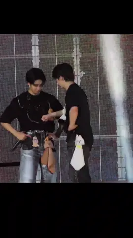 From 大号追星的花与狗 #minsung #leeknow #han #straykids 