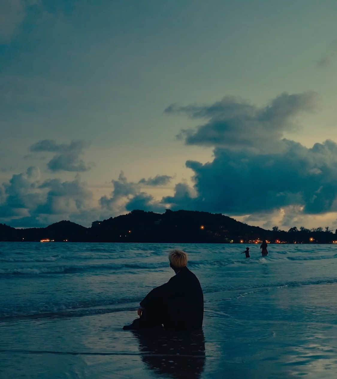 Everything is far away. Video by me. @Flawed Mangoes - surreal  #cinematography #cinematic #filmmaking #videography #filmmaker #fyp 
