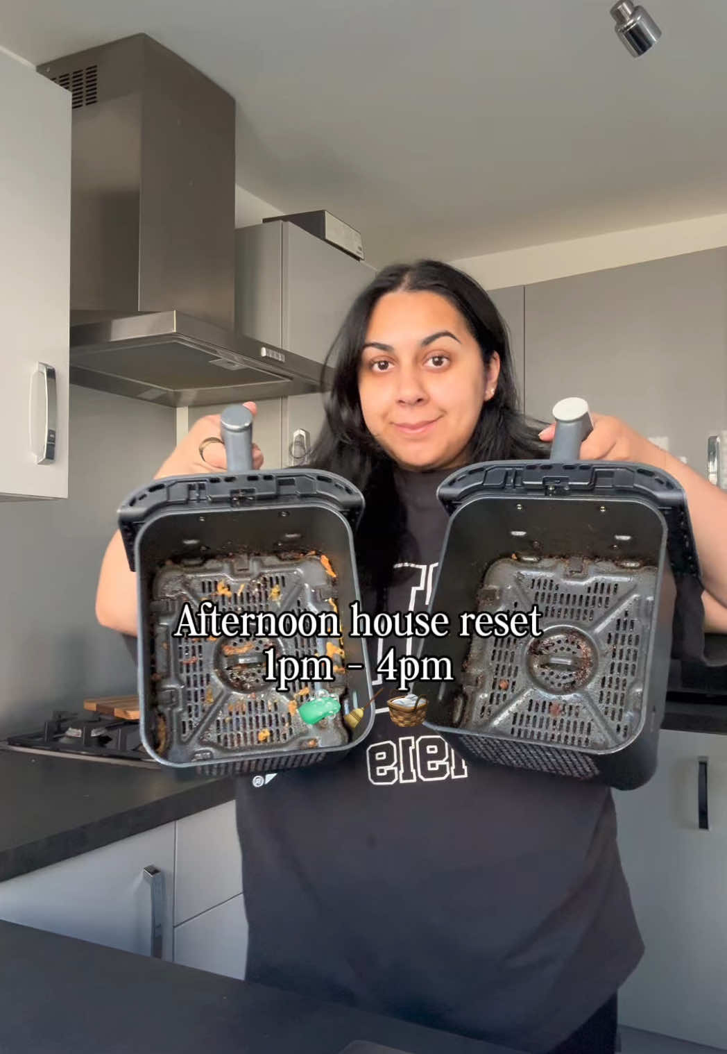 I’ve taken a moment to reflect and I will never let my airfryer get that NASTY again 🥲 #clean #cleanwithme #cleaning #cleaningvlog #minivlog #CleanTok #tidytok #airfryer @Ninja UK @Shark Home UK @Cleanipedia @Joy Of Clean @Scrub Daddy UK 