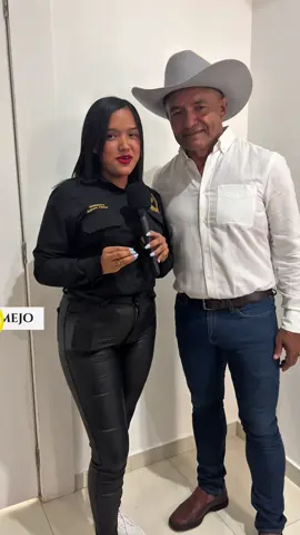 Tuvimos el gusto de conocer a uno de los grandes íconos de la música llanera “Vitico Castillo”🤠 @Vitico_Castillooo  Quien nos invitó a disfrutar de la pasión y el sentimiento del llano que se apoderarán de la Terraza del CCCT el próximo 10 de mayo con el gran concierto ✨“EL LLANO SE VIENE A CARACAS”🤠, un homenaje a @elguerrerojorge por sus 60 años de vida y 40 de trayectoria musical🎶,una noche inolvidable llena de joropo, coplas y el alma de nuestra tradición✨ No te pierdas esta cita con el corazón del Llano!!!🪇🎶 @Emporio Eventos Group  @produccionespaez #venezuela🇻🇪 #llano #concierto #musica #llanera #viticocastillo #jorgeguerrero #talentovenezolano 