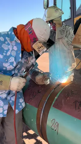 Laying some hot passes with @OscarV_10 #fyp #weldernation #welding 