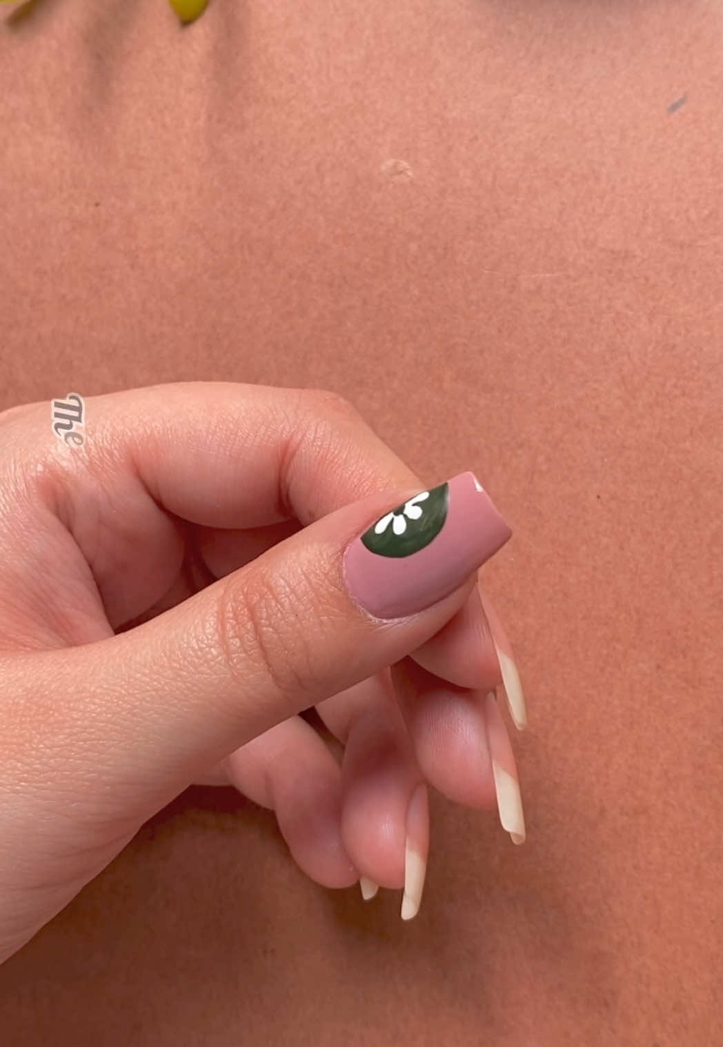 💅🤎 easy floral nail art #nail #nails #nailsnailsnails #nailart #nailarts #nailartdesign #nailarttutorial #easy #easynailart #beginnersnailart #notoolnailart #notools #nailartwithouttools #nailartathome #athomenails #nailstyle #nailswag #nailsinspiration #nailpro #nailartist #nailtutorial #naildesign #nailart2024 #thebeautyallure 