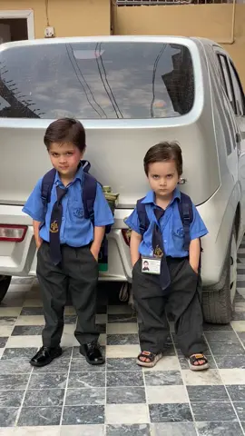 That damn smiley faces of Ayan and Hannan 😂 