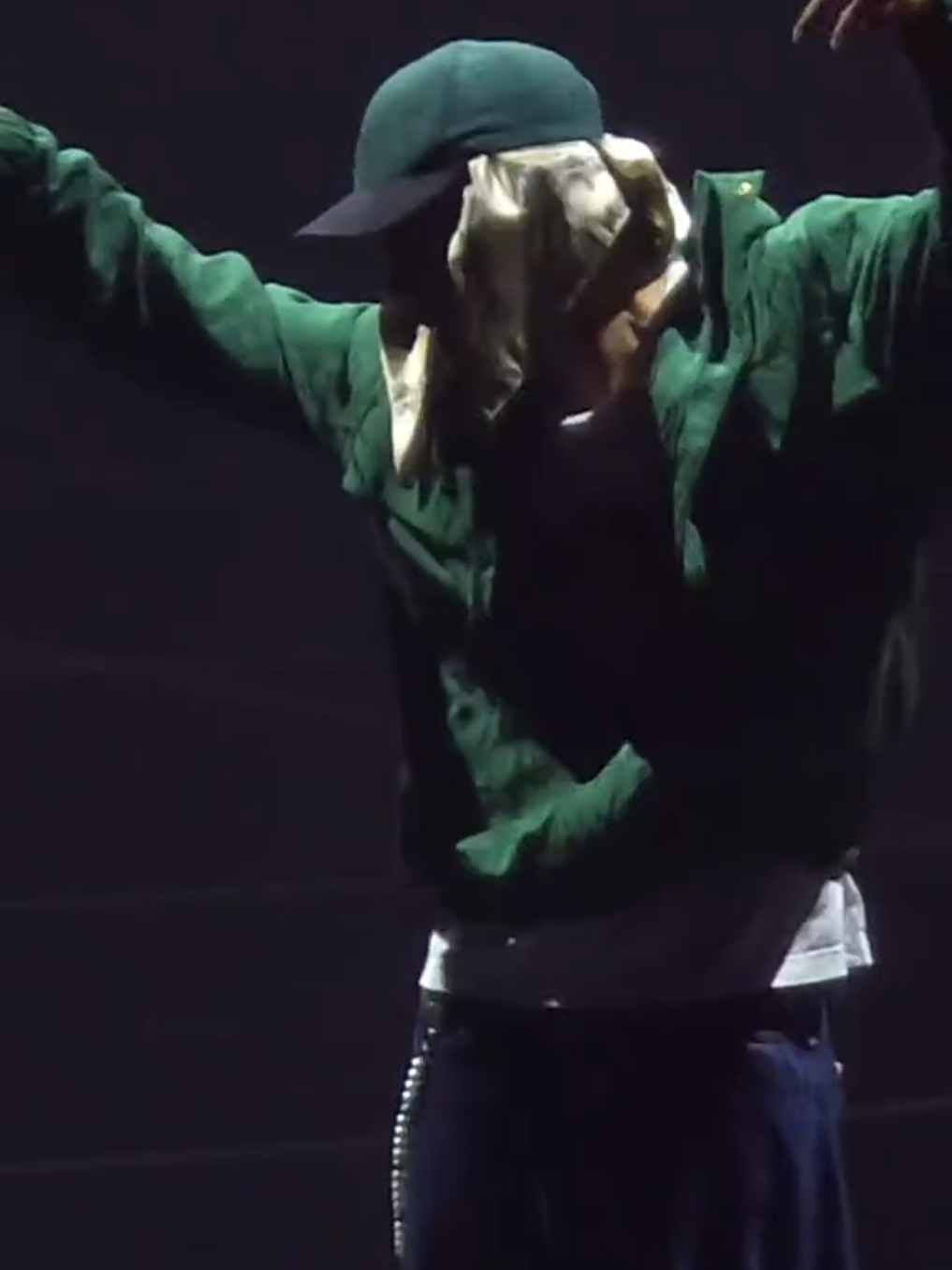 Jhope cantando I Wonder com o army 🥹💜💜 Jhope I wonder... 🥰💜 | Hope On The Stage Bangkok D1  tkjaijai #jhope #hoseok #hobi #hos_tour #hopeonthestage #hos_tour_bangkok #hos_tour_bangkok_d1 #fyp #fypシ゚ #explore #jhopetourbangkok 