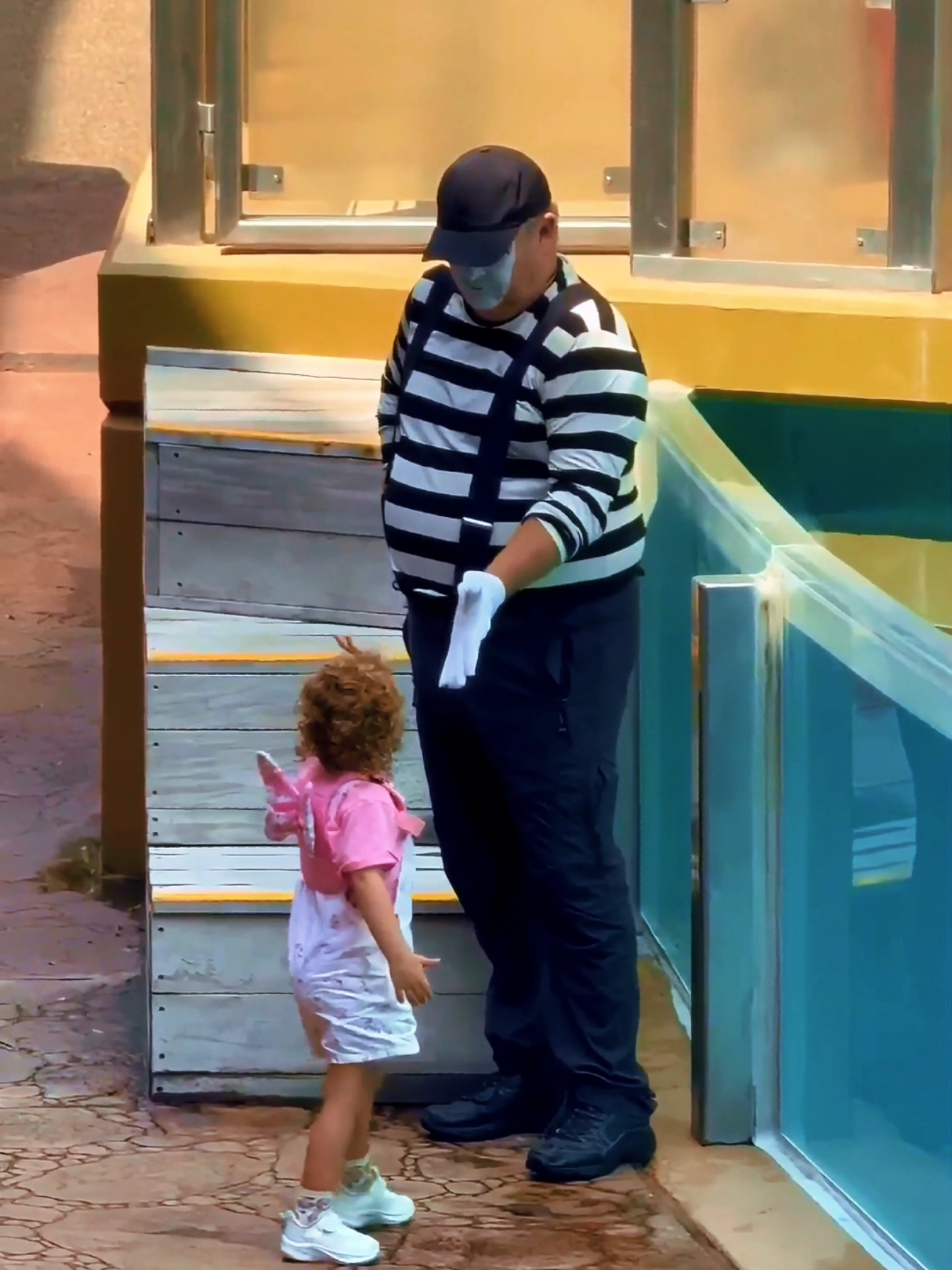 Soo Funny #bestoftom #hilarious #mime #tomthemime #tom #seaworldmime #tomtheseaworldmime #totanthemime #vairal #vairalvideo #funny #funnyvideos #fyp #foryou #foryoupage 