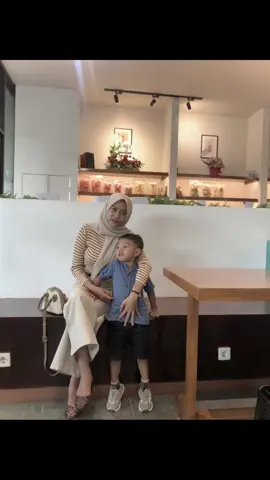 Makasih ya mas udah mau jadi anak ibuk yang masih banyak kurangnya dan terimakasih sudah berusaha jadi kakak yang baik buat adek kamu😘🫶🏿#fyp #xyzbca #4upage 