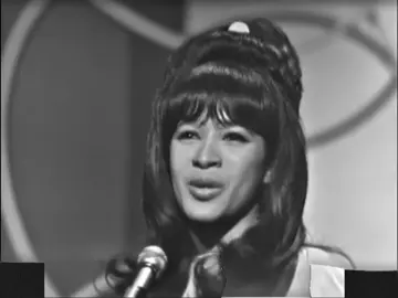 This new and rare footage of the Ronettes preforming on an unknown show was found by @peterlanee he discovered the original audio on the clip too!  #theronettes #bemybaby #ronniespector #estellebennett #nedratalley #babyiloveyou #zendaya #biopic #vintage #rarefootage #nostalgia #berrygordy #a24 #ronniespectorbiopic #ronniespectorandtheronettes  @featuring veronica❀ @jacksondazani 