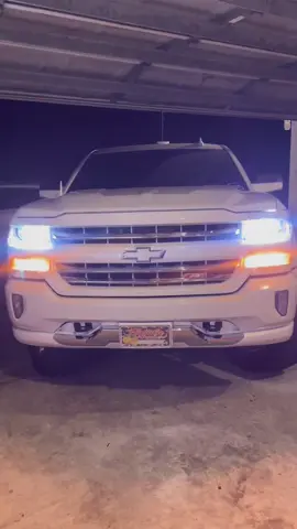 That dynamic scan start-up light strip? Seriously mesmerizing! ✨ Watch it light up! 👀 click the link to get one #dynamiclight #carledstrip #carled #carhoodlight #carstyle #hoodlight 