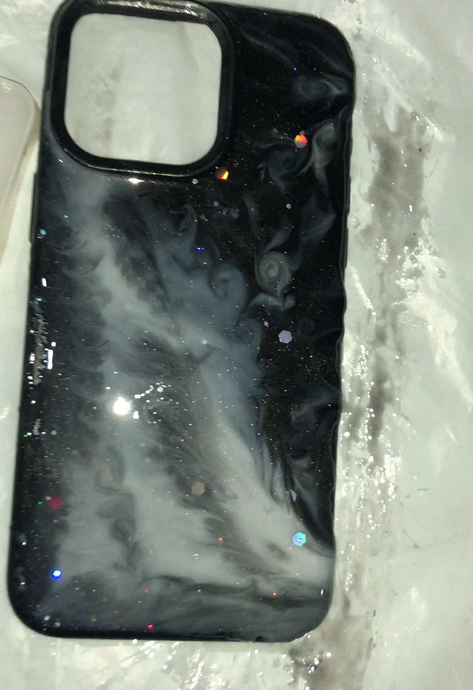 Resin phone pouch black and beautiful 🤭🖤🩶#resinart #resingiftideas #resinphonecase #abujaresinartist #foryoupage🖤🩶#moreviews #morelikessss #resintiktok #giftideaforhim 