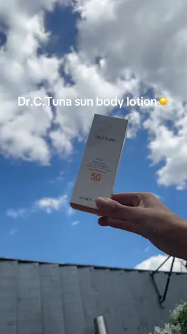 Dr.C.Tuna Sun Body Lotion(50spf) This body lotion helps prevent sunburn while providing hydration thanks to its lightweight,non-oily formula enriched with Hyaluronic Acid Complex.  If you interested drop me a message. #Farmasisuncream #sunbodylotion #fyp
