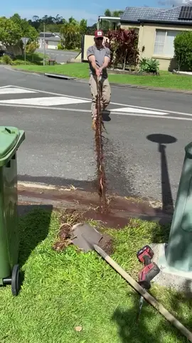 Bro cleared that drain like a champ! (🎥: IG/trailandflow)